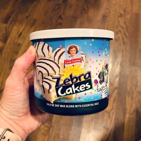 Ships tomorrow! Little Debbie Zebra Cakes 3 Wick Candle Goosecreek - Picture 1 of 1